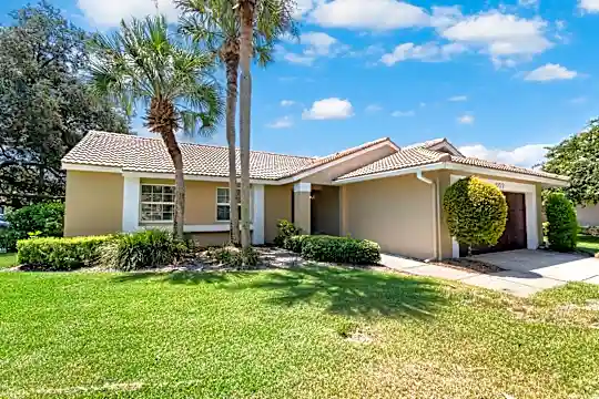 507 Padua Cir NE