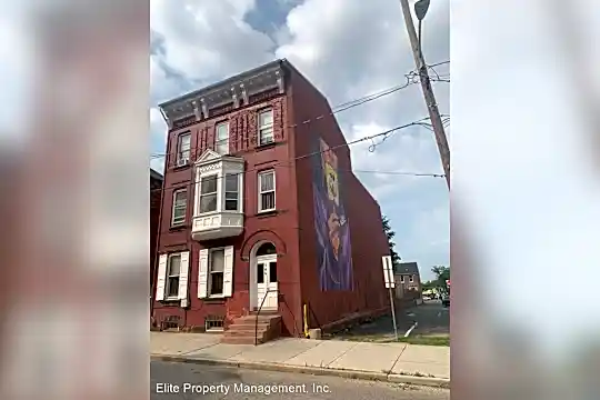 146 S Duke St Photo 1