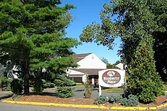 Woodmere Place Photo 2