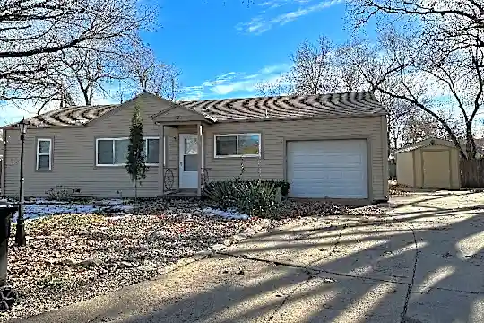 929 Plaza Dr Photo 1