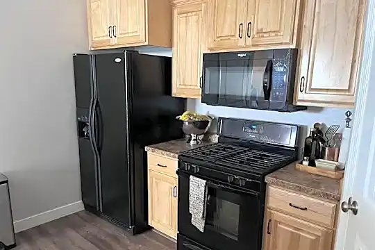 499 E 2150 N Cir Photo 2