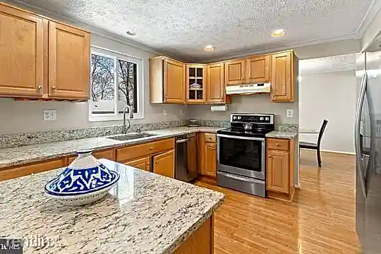312 Samantha Dr Photo 2
