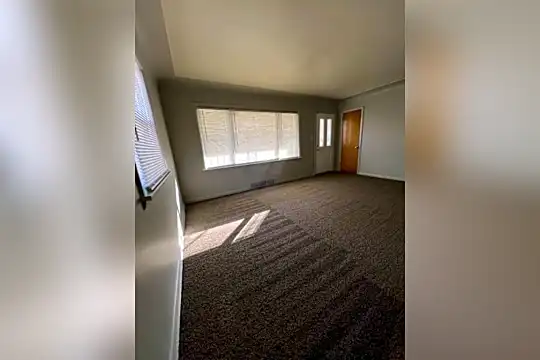 1222 Ivanhoe Ave Photo 2