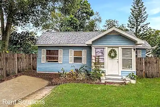 1175 Highland Ct N Photo 1