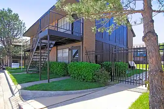 Sunwood Apartments Photo 1