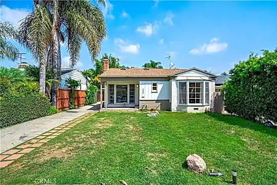 2558 Cotner Ave Photo 2
