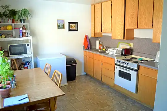 785 E 820 N Photo 2