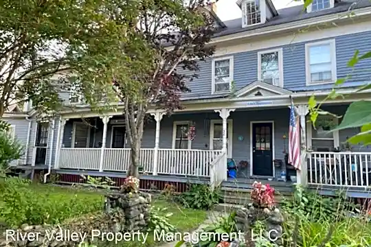 38 Railroad St Photo 1