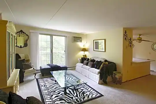 Royal Garden Apartments Photo 2