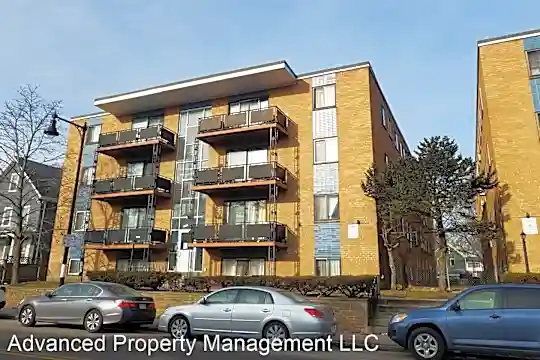 1045 River St Photo 2