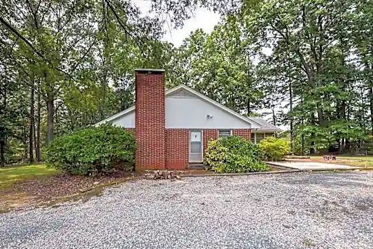 4318 Garland Dr Photo 2