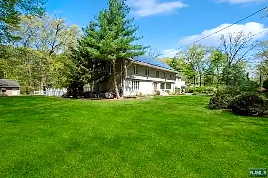 15 Old Oak Dr Photo 2