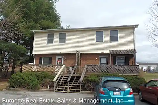 1483 Sandy Cir Photo 2