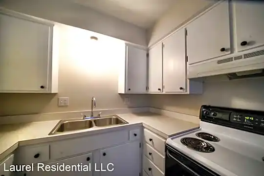 984 Delta 77 Dr Photo 1