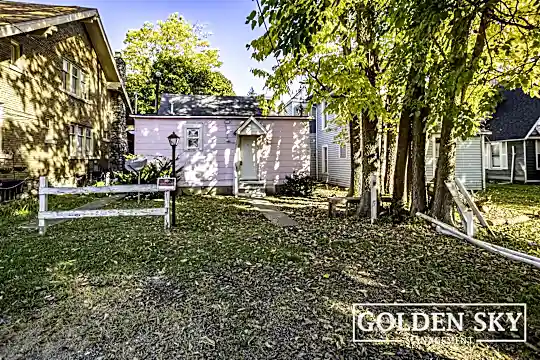 619 W Adams St Photo 1