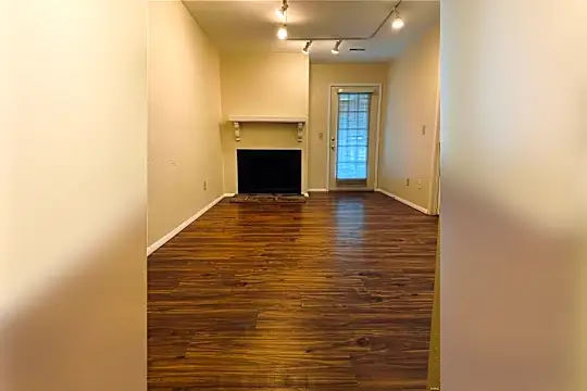 131 Ashley Dr Photo 2