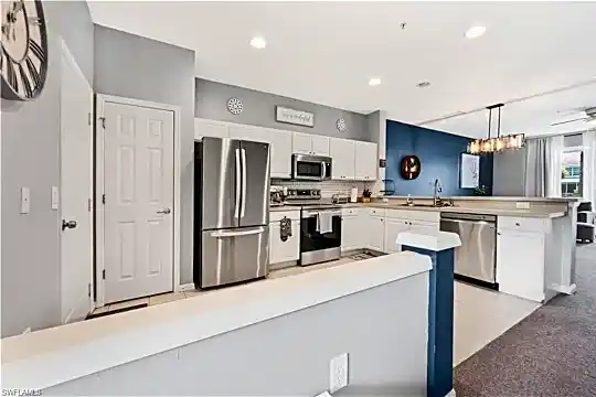 863 Hampton Cir #155 Photo 1