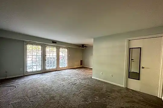 12701 Gordon Blvd Photo 2