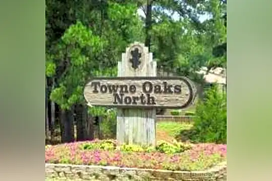 Towne Oaks Apartments Photo 1