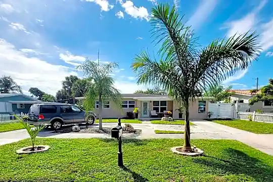 153 Longfellow Dr Photo 2