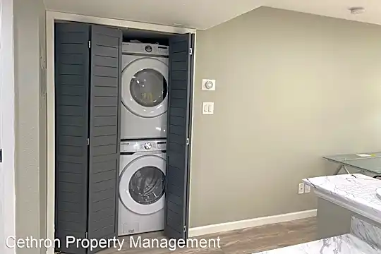 1500.00 Total Move In Modern Luxurious Apartments in the Heart of Arlington, Texas! Photo 2