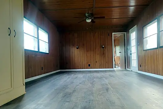 230 Decker Rd Photo 2