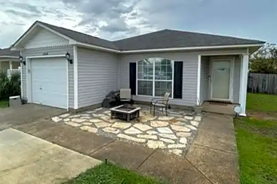 1866 Vineyard St Photo 1