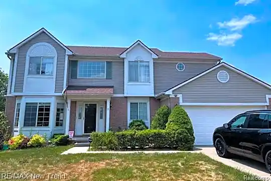 260 Cloverleaf Ct Photo 1