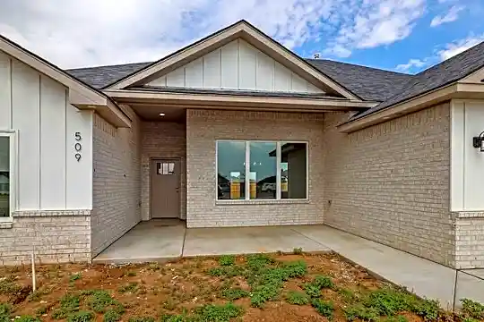 509 Country Club Dr Photo 1