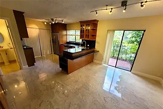 6 Wimbledon Lakes Dr Photo 2