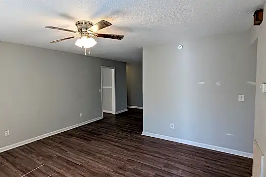 270 Wilma Ln Photo 2