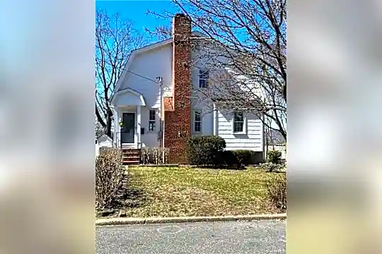 95 MacArthur Ln Photo 1