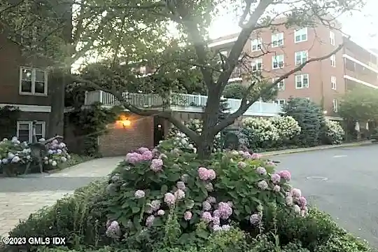 10 Brookside Dr #1F Photo 2