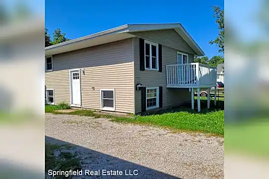 2022 E Cedar St Photo 2
