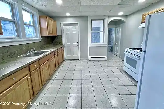 534 Cherry St Photo 2