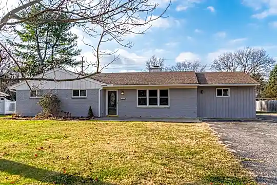1093 Hillcrest Dr Photo 2