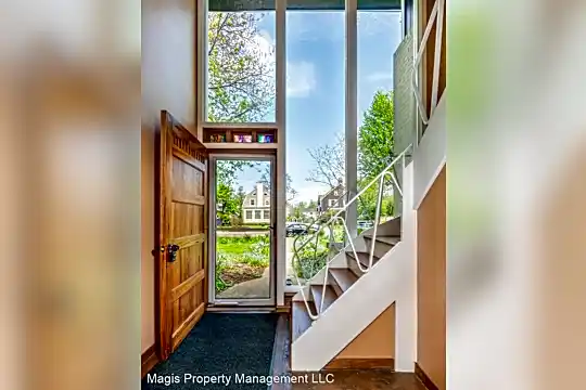 27 Morris Ave Photo 2