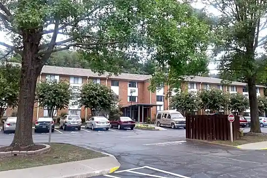 Fairington Apartments Photo 1