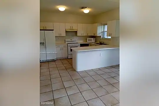 16605 NW 73rd Ave Photo 2