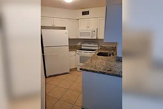 214 Lake Pointe Dr #214 Photo 1