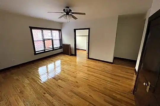 4019 W Irving Park Rd Photo 1