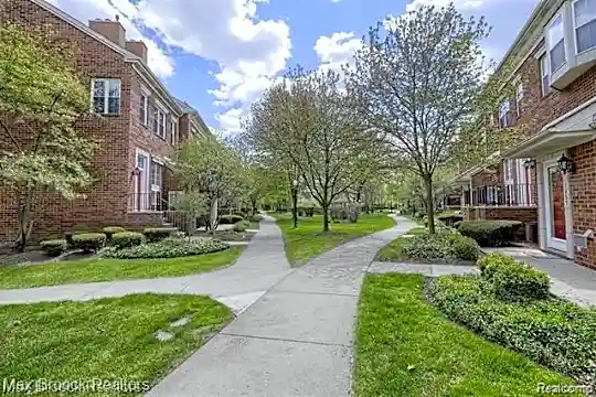 1504 Maryland Club Dr Photo 2