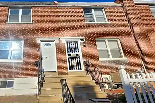1217 Elbridge St Photo 1