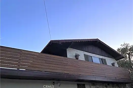 18222 Erwin St Photo 2