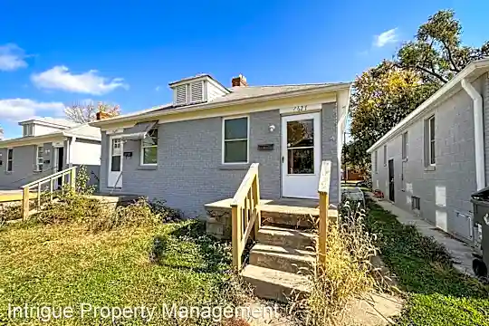 1629 N Gladstone Ave Photo 1