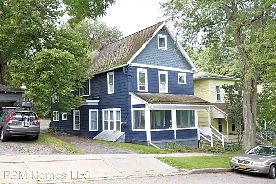 123 Columbia St Photo 1