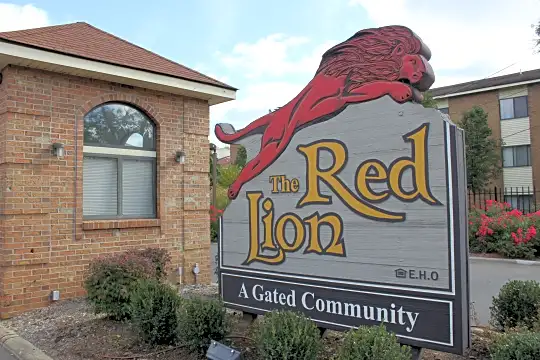 Red Lion Apartments Photo 2