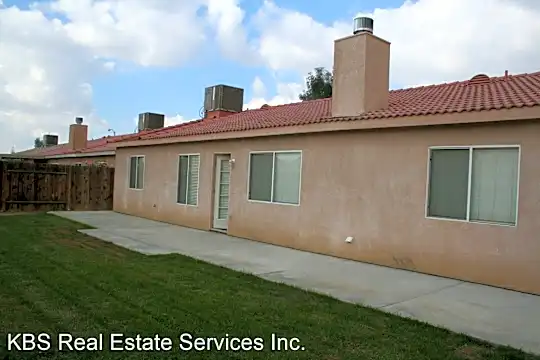 5305 San Mateo Dr Photo 2