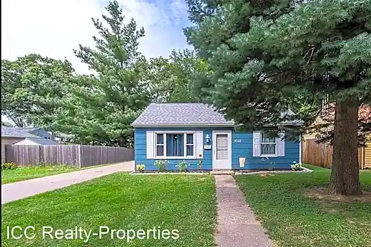 4533 23rd Ave Photo 2