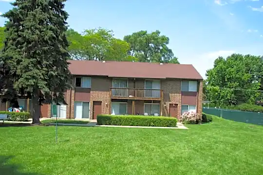 Crystal Lake Apartments Photo 2